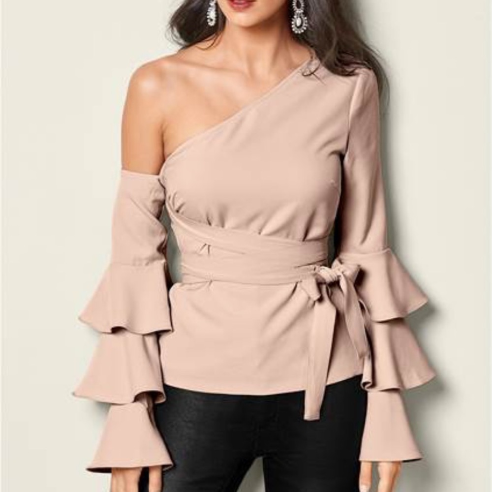 VENUS RUFFLE SLEEVE TOP WORN ONCE